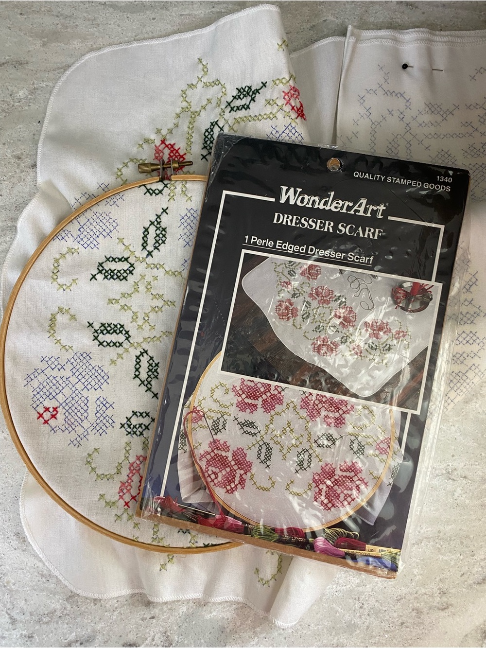 WonderArt Colonial Rose Stamped Cross Stitch Perle Edged Dresser Scarf + Floss